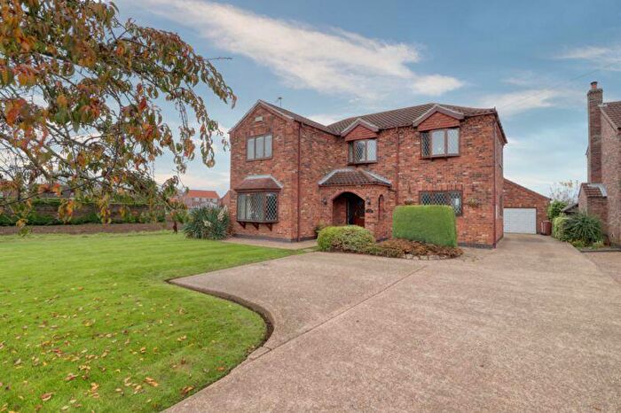 4 Bedroom Detached House For Sale In Eastoft Road, Crowle, DN17