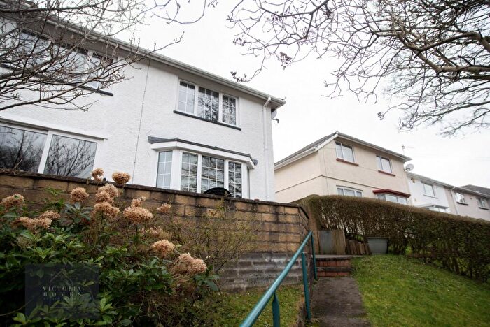 4 Bedroom Semi-Detached House For Sale In Roseheyworth Road, Abertillery, NP13