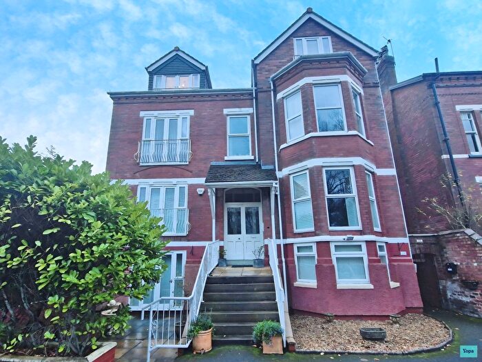 3 Bedroom Flat For Sale In Priory Gardens, Southport, PR8
