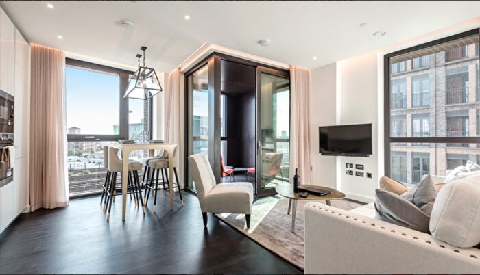 2 Bedroom Flat To Rent In Thornes House, Charles Clowes Walk, London, SW11