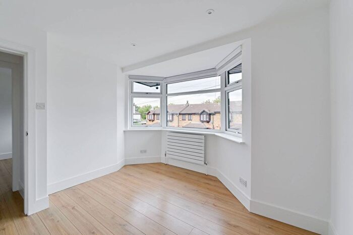 2 Bedroom Flat To Rent In Ashbourne Road, Tooting, Mitcham, CR4