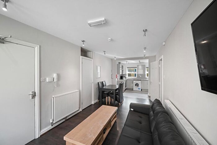 3 Bedroom House To Rent In Broomhall Court, Sheffield, S10