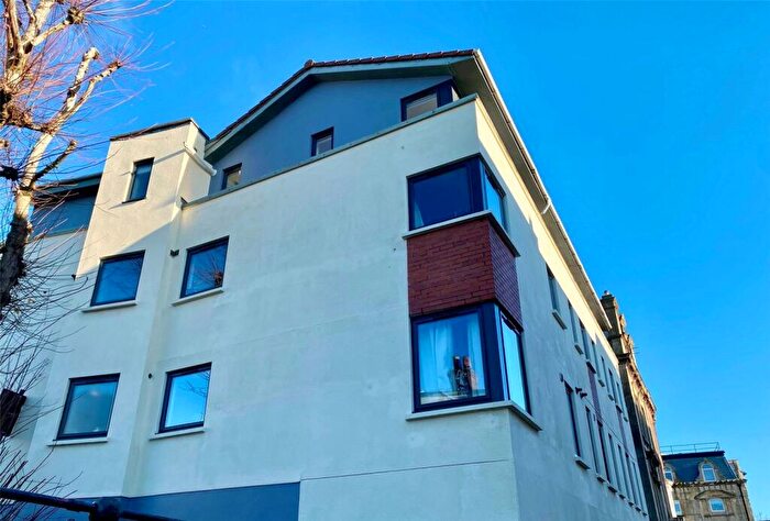 2 Bedroom Apartment For Sale In Highlands, Highland Crescent, Highland Square, Bristol, BS8