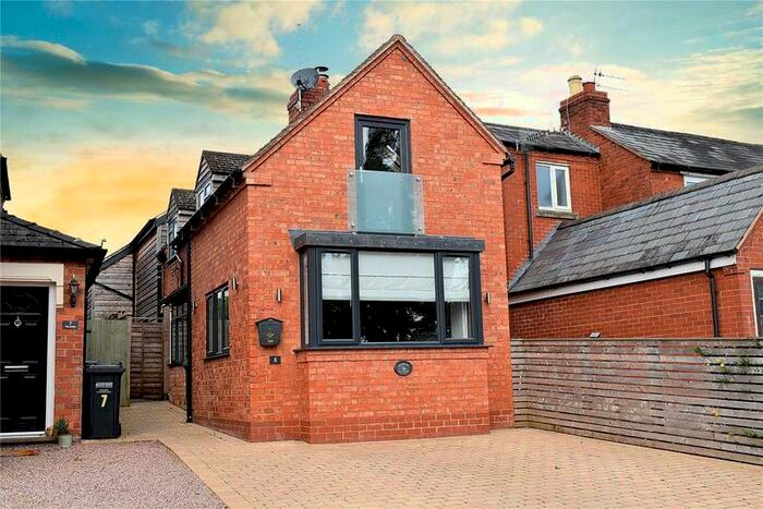 3 Bedroom Detached House For Sale In The Green, Kidderminster Road, Cutnall Green, Droitwich Spa, WR9