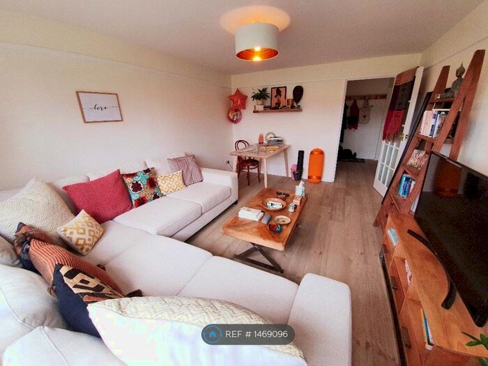 1 Bedroom Flat To Rent In Read House, London, N11