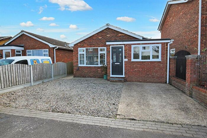 2 Bedroom Detached Bungalow For Sale In Labworth Road, Canvey Island, SS8
