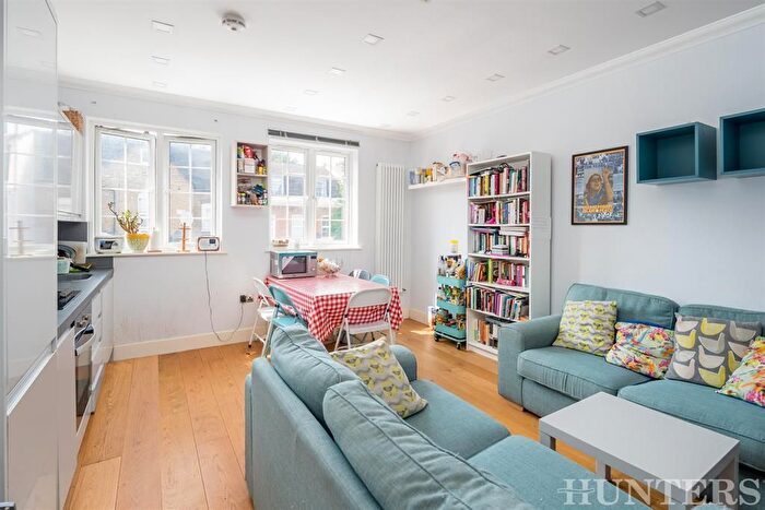 2 Bedroom Flat For Sale In Avenue Road, London, N15