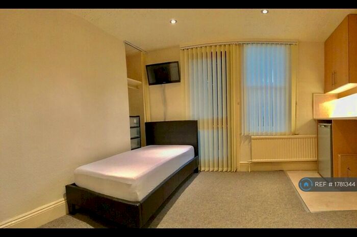 Studio To Rent In Strawberry Dale, Harrogate, HG1