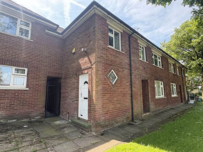 2 Bedroom Flat For Sale In Turf Lane, Royton, Oldham, OL2