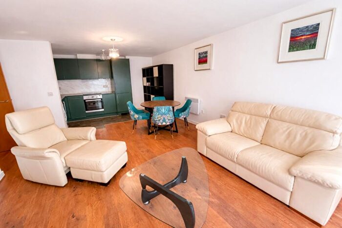 2 Bedroom Flat To Rent In Centenary Plaza, Holliday Street, Birmingham, B1