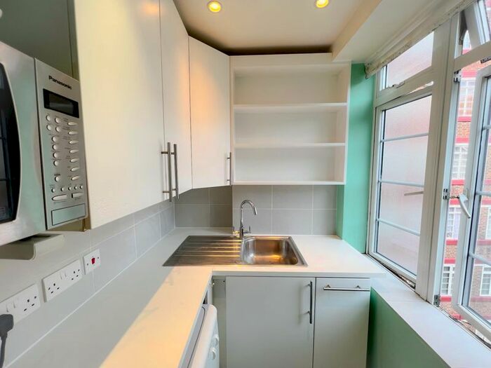 Studio To Rent In Balham High Road, London, SW17