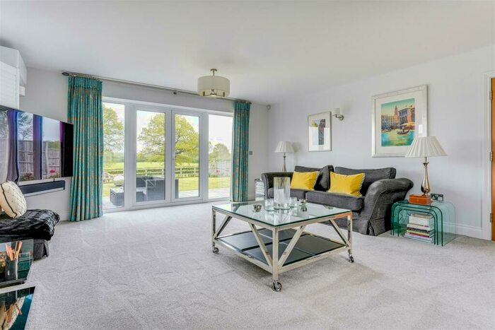 4 Bedroom Detached House For Sale In Oak Tree Close, Nazeing, EN9