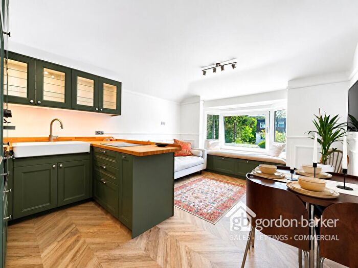 2 Bedroom Flat For Sale In Charminster Road, Bournemouth, BH8