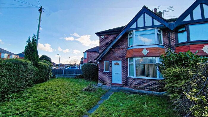 3 Bedroom Semi-Detached House To Rent In Oxford Rd, Salford, Manchester, M6