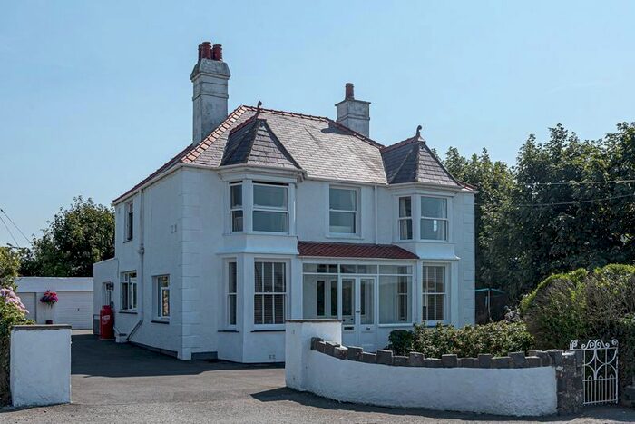 4 Bedroom Detached House For Sale In Valley, Holyhead, LL65