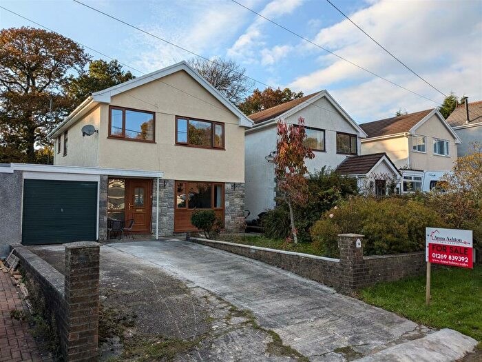 3 Bedroom Link Detached House For Sale In Cwmfferws Road, Tycroes, Ammanford, SA18