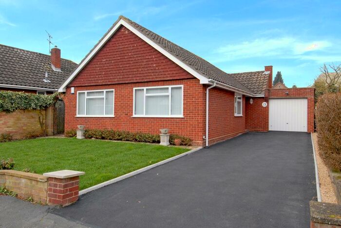 3 Bedroom Bungalow To Rent In Sherbourne Drive Maidenhead, SL6
