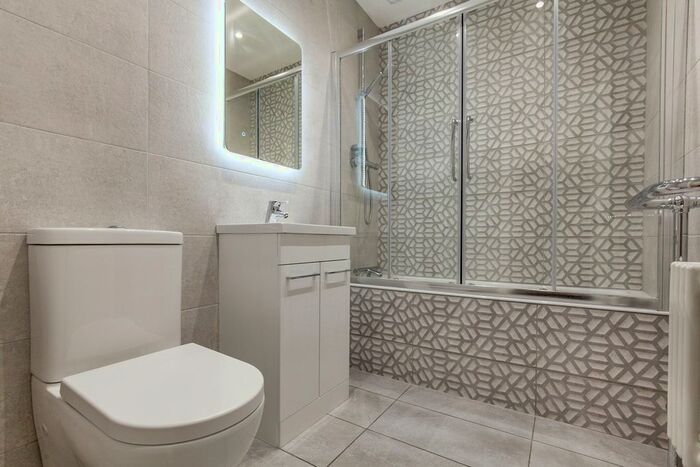 2 Bedroom Flat To Rent In Stile Hall Gardens, London, W4