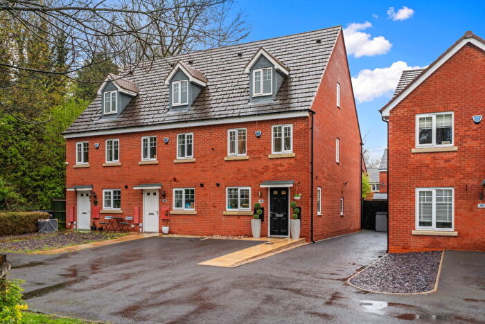 3 Bedroom Town House For Sale In Hyde Mill Drive, Wollaston, Stourbridge, DY8