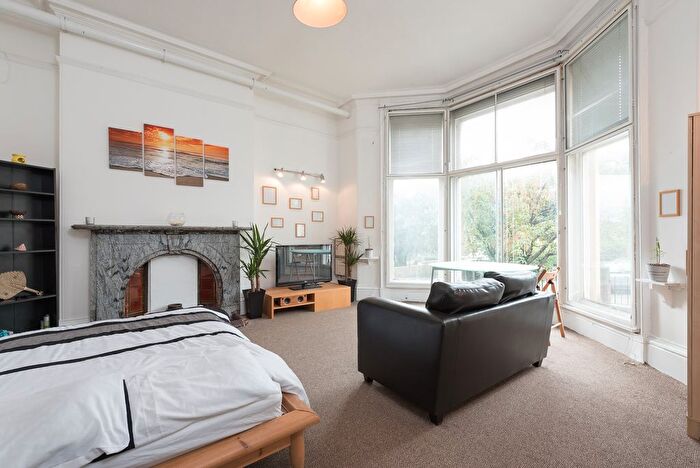 1 Bedroom Flat To Rent In Flat, Clarendon Road, LS2