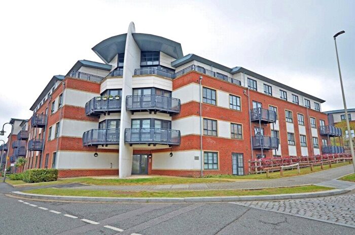1 Bedroom Flat For Sale In Wallis Square, Farnborough, Hampshire, GU14