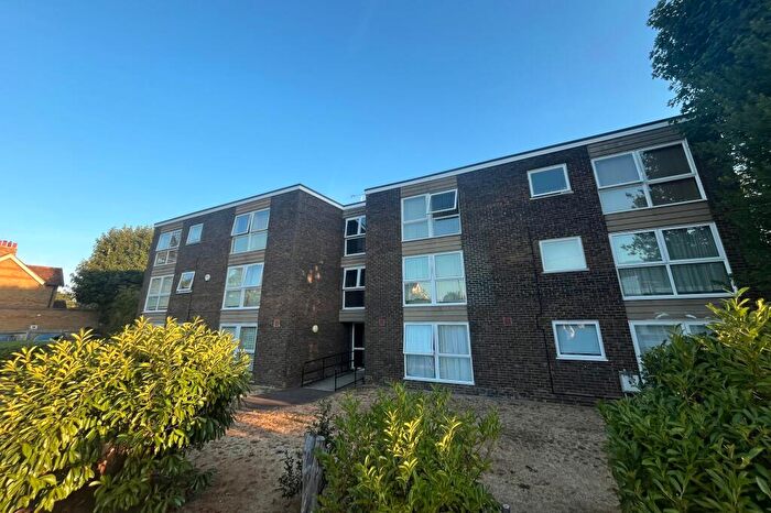 Flat For Sale In Flat, Vine Court, Burwood Road, Hersham, KT12