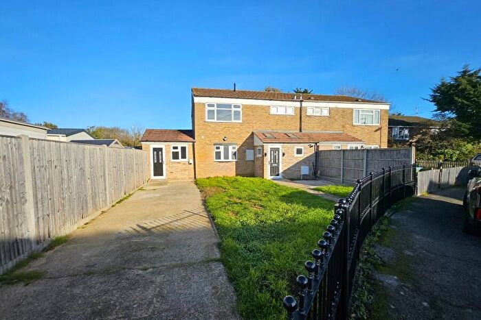 6 Bedroom Semi Detached House To Rent In Walton-on-Thames, Surrey, KT12