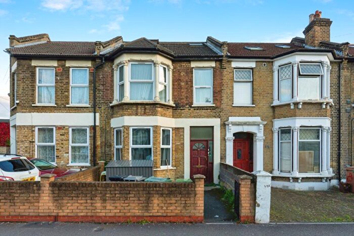 2 Bedroom Apartment To Rent In Grove Green Road, Leyton, E11