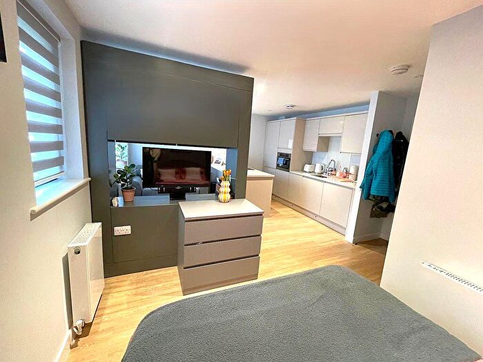 Studio For Sale In Brookfield Road, Wooburn Green, HP10