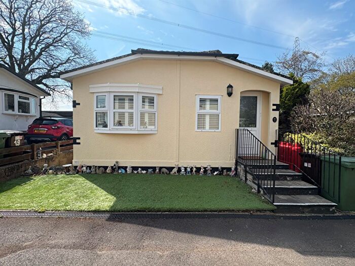 2 Bedroom Mobile/park Home For Sale In Bishopstoke Lane, Brambridge, Eastleigh, SO50