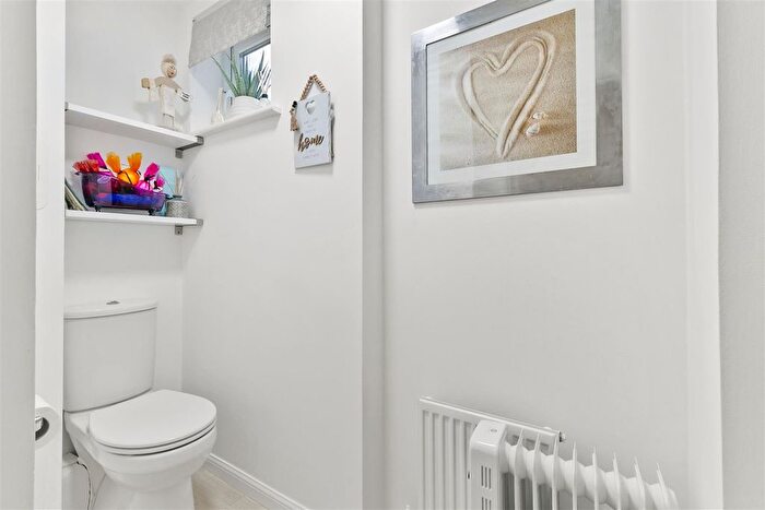 3 Bedroom Property For Sale In C Larence Crescent, Clydebank, G81