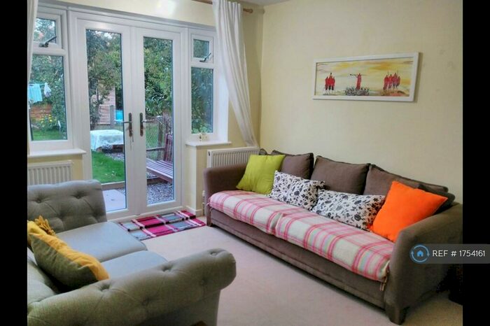 2 Bedroom Maisonette To Rent In Acacia Road, Leamington Spa, CV32