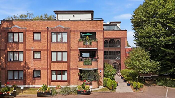 2 Bedroom Flat For Sale In Church Road, Buckhurst Hill, IG9