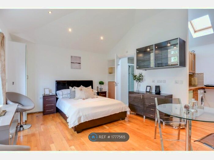 Studio To Rent In Warwick Road, London, W5