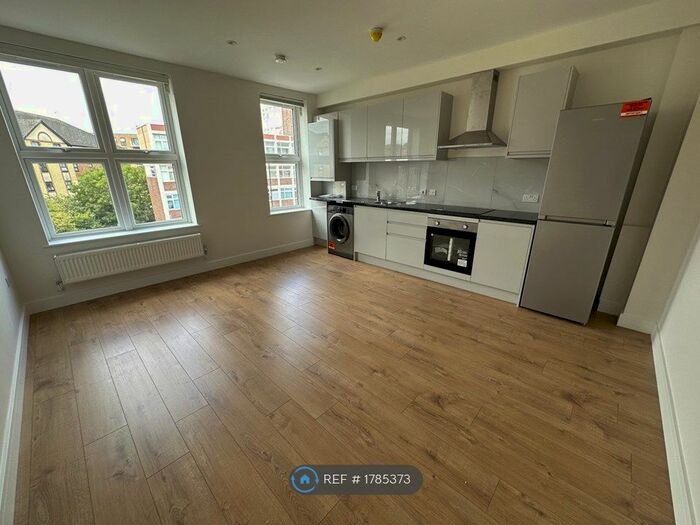 2 Bedroom Flat To Rent In High Street, Middlesex, HA8