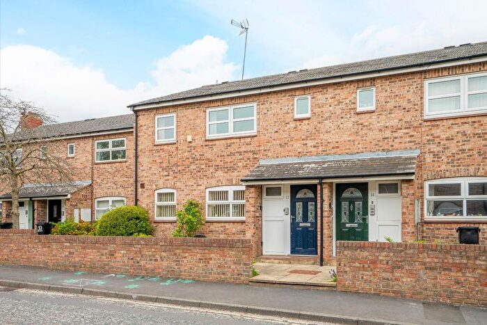 2 Bedroom Flat For Sale In Clementhorpe, York, YO23