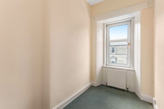 2 Bedroom Flat For Sale In / Dean Park Street, Edinburgh, EH4