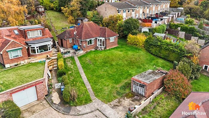 3 Bedroom Detached House For Sale In Springfield Close, Chesham, HP5