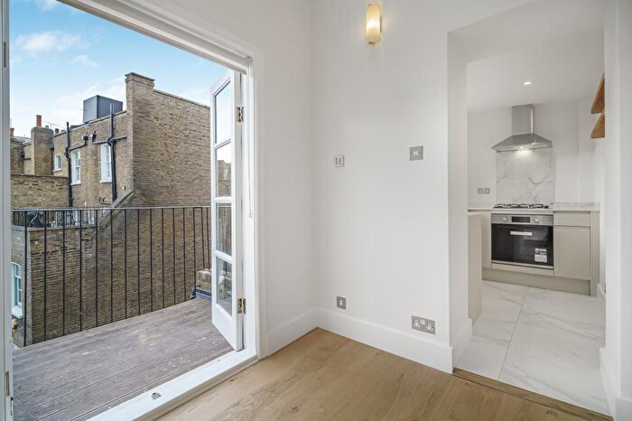 2 Bedroom Flat To Rent In Redcliffe Gardens, London, SW10