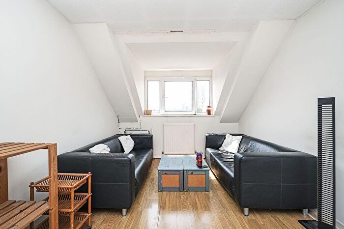2 Bedroom Flat To Rent In Bow Road, Bow, London, E3