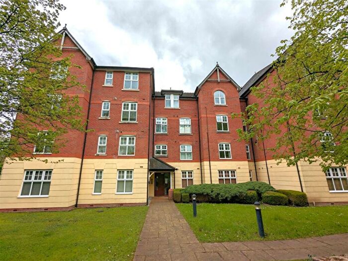 2 Bedroom Flat To Rent In Alexandra Apartments, - Alexandra Road South, Manchester, M16