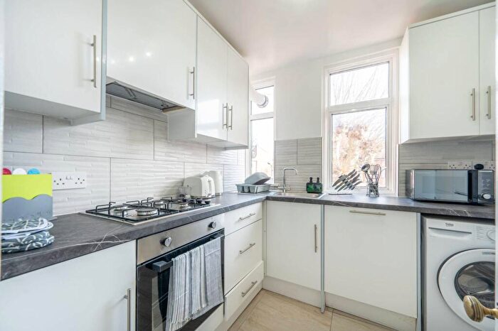 2 Bedroom Flat To Rent In Willesden Green, Willesden Green, London, NW10