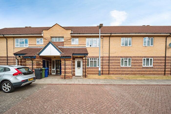 2 Bedroom Flat For Sale In Waddington Place, Grimsby, DN34
