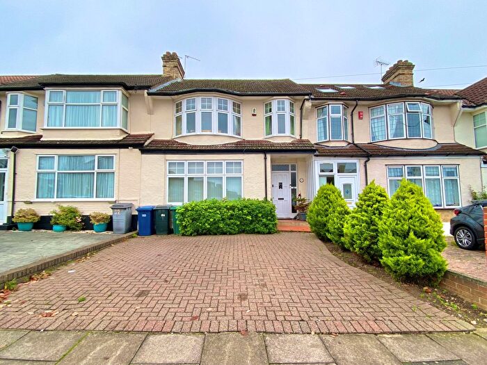3 Bedroom Terraced House For Sale In Ridgeway Avenue, East Barnet, EN4