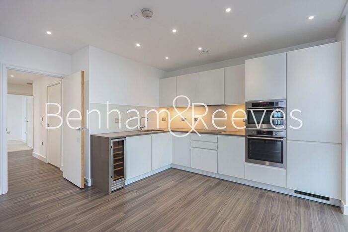2 Bedroom Flat To Rent In Hebden Place, Nine Elms, SW8