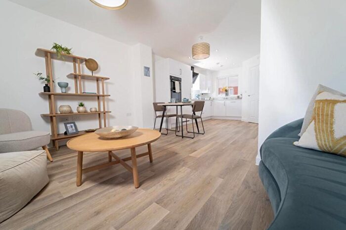 3 Bedroom End Of Terrace House For Sale In Shillingford Road, Alphington, Exeter, EX2