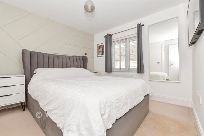 3 Bedroom Semi Detached House For Sale In Barn Owl Way, Whitfield, Dover, Kent, CT16