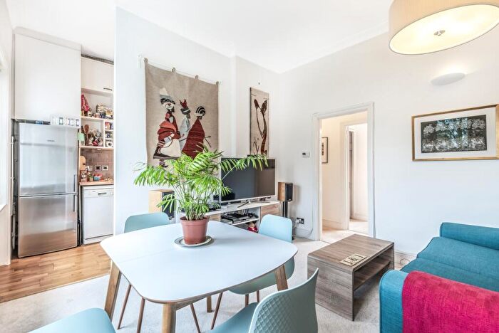 2 Bedroom Flat To Rent In Belsize Park Gardens, London, NW3