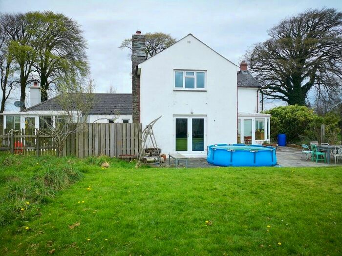 6 Bedroom Detached House For Sale In , PL15