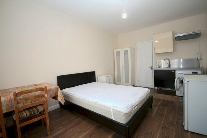 Studio To Rent In Worple Way, Rayners Lane, Harrow, HA2